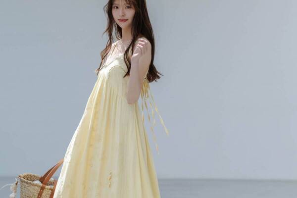 スナイデルの夏ワンピース、ひだまりイエローの刺繍キャミワンピ＆花びら風レイヤードレス