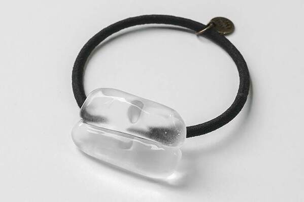 ハリオのヘアゴム、ゆらめく水面＆溶ける霜柱イメージのガラス装飾