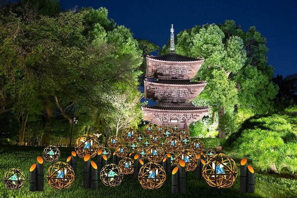 ホテル椿山荘東京で夏の庭園演出「涼風竹あかり」涼しげな竹まり装飾、日没後には幻想的な光が点灯