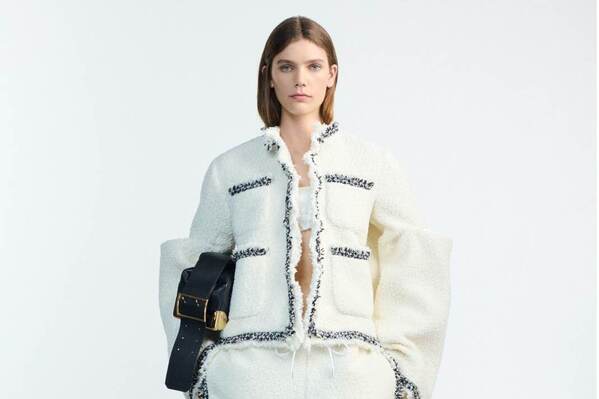 sacai 2026年春ウィメンズコレクション - 親しみと高揚感を感じられる衣服