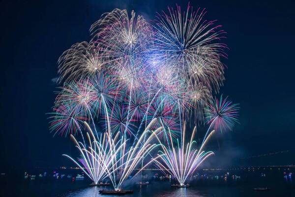 花火大会「スカイ オーケストラ」千葉・稲毛海浜公園で初開催、音楽と花火が完全にシンクロする“芸術花火”