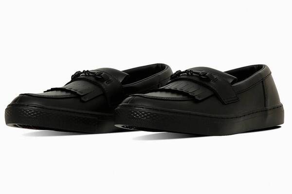 コンバース「オールスター クップ」アレンジのタッセルローファー、オールブラックで