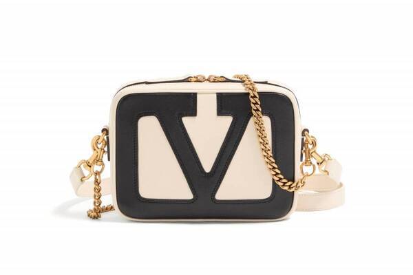 ヴァレンティノ ガラヴァーニ“Vロゴ”のミニバッグ、クロシェ編みのラフィアトートも