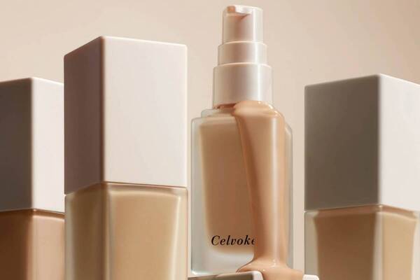 セルヴォーク25年秋ベースメイク、“生っぽ”ツヤ肌仕上げのリキッドファンデーション