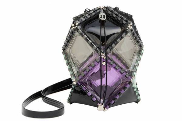 「新世紀エヴァンゲリオン」初号機・2号機カラーのパネルバッグ、ゴジュウニ バイ ヒカルマツムラから