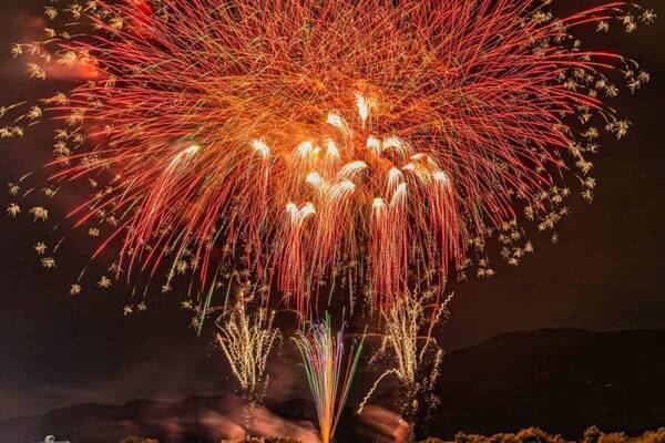 「安倍川花火大会 2025」静岡・安倍川河川敷で開催、県内最大級の花火＆ドローンショー