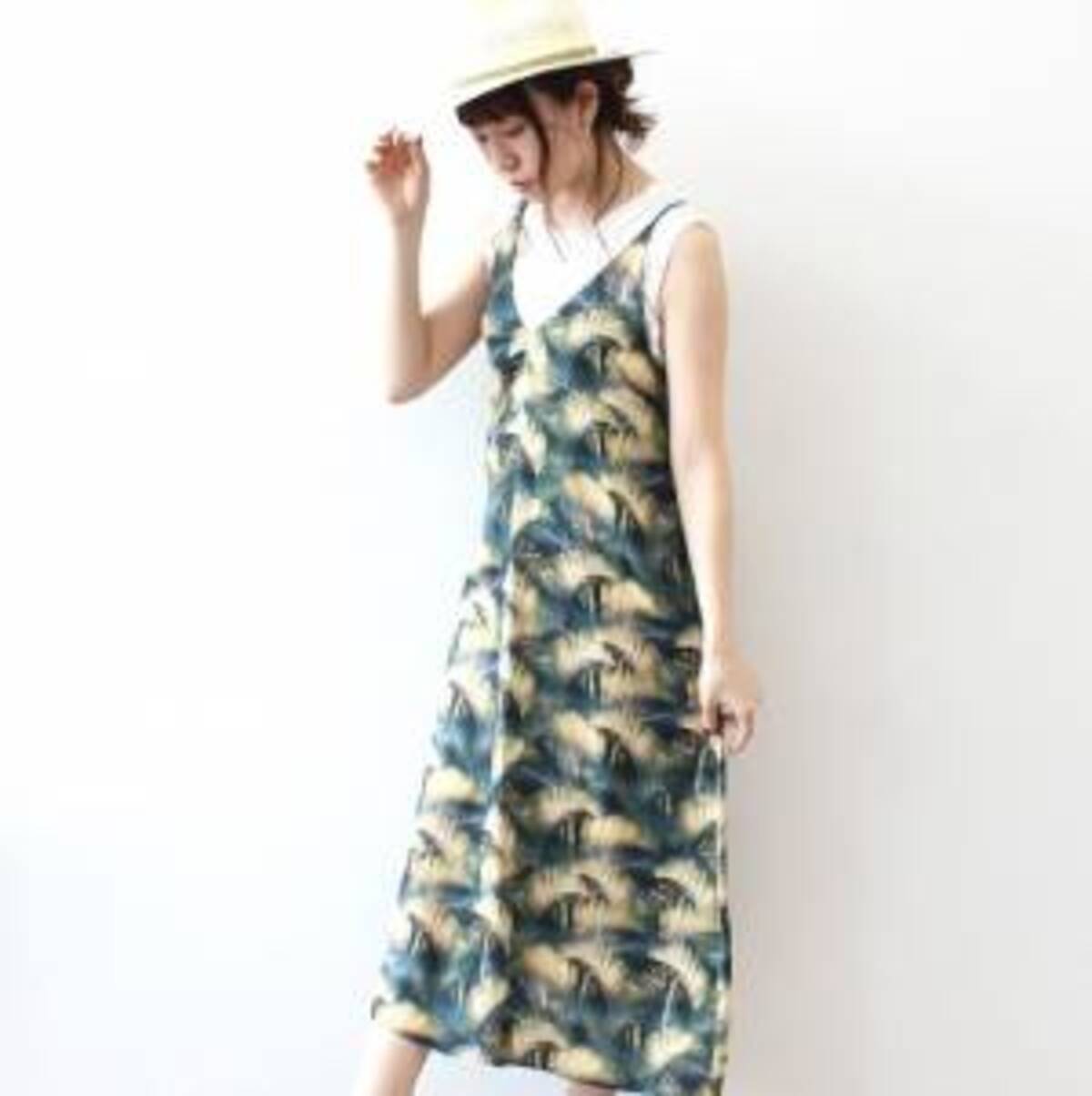 夏らしい華やかさを ボタニカル柄ワンピで作る派手になりすぎない大人女子コーデ特集 18年6月24日 ウーマンエキサイト 1 4