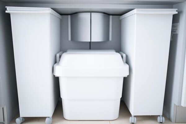狭いキッチンのゴミ箱 どうしてる 清潔に見せるゴミ箱のアイディアをご紹介します 18年7月18日 ウーマンエキサイト 2 4