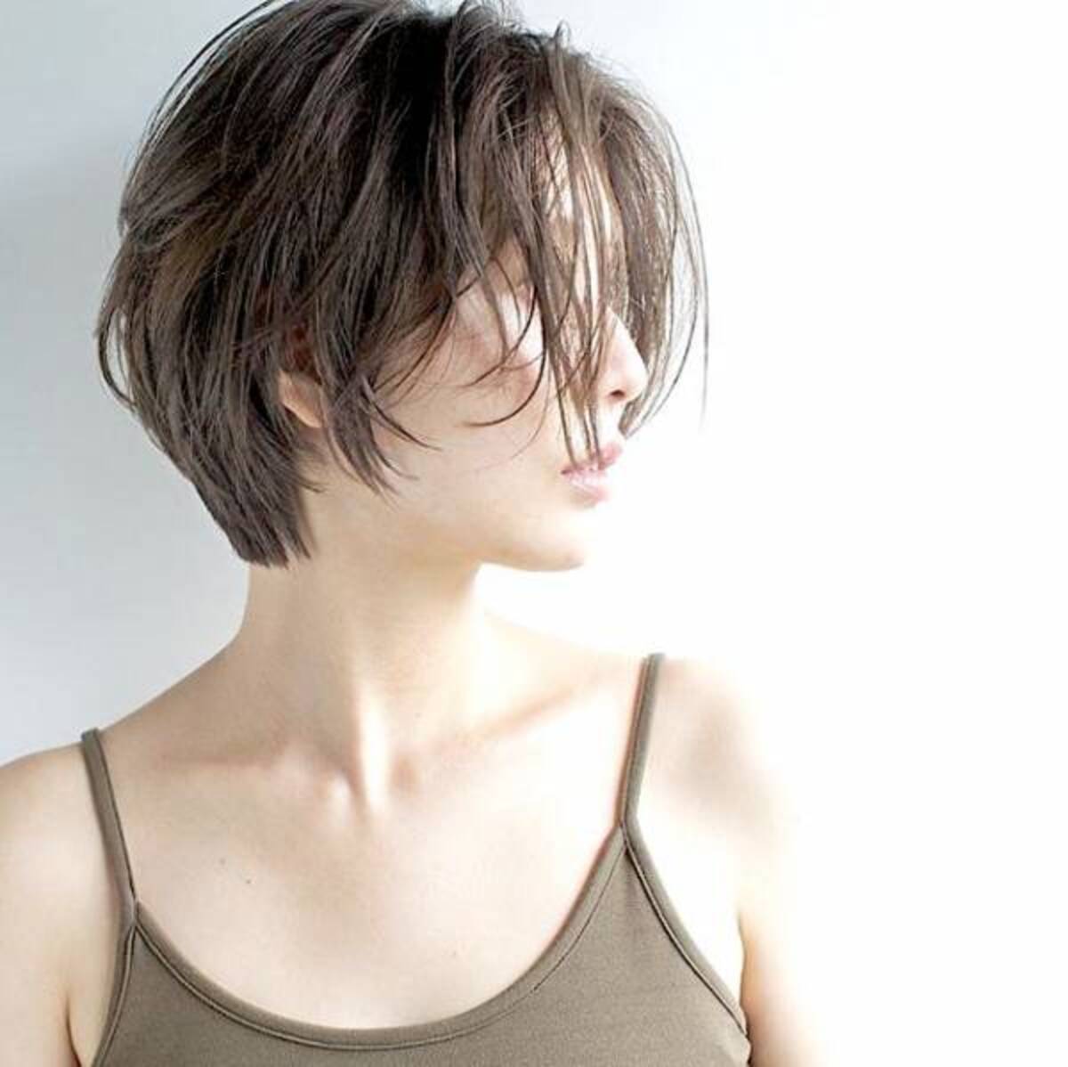 アンニュイ感が可愛い 絶妙な透け感とツヤのある オリーブ カーキ系 ヘアカラー特集 ウーマンエキサイト 1 5