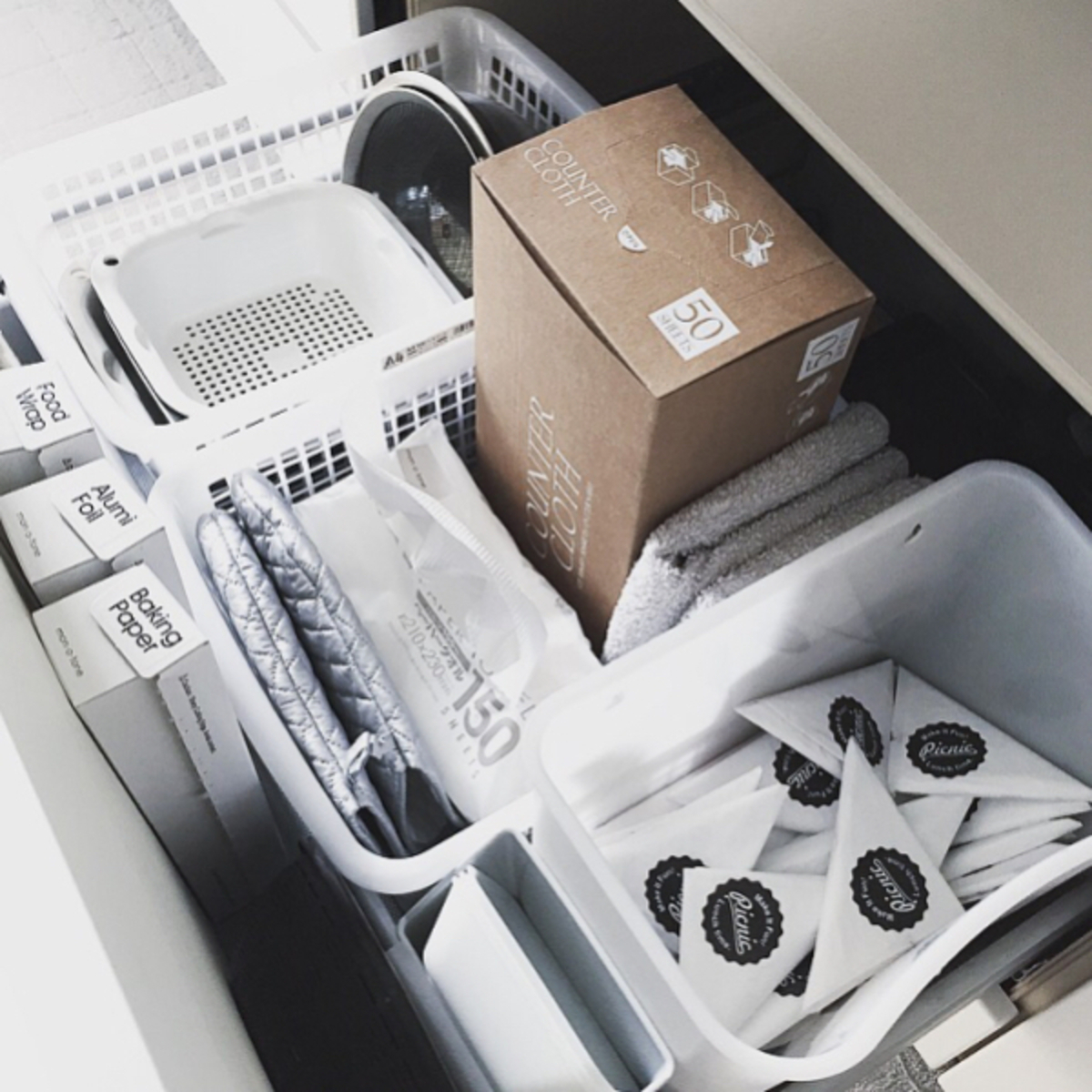 溜まって溢れる前にスッキリ収納 レジ袋や紙袋を使いやすく収納するアイデア 18年2月日 ウーマンエキサイト 1 5