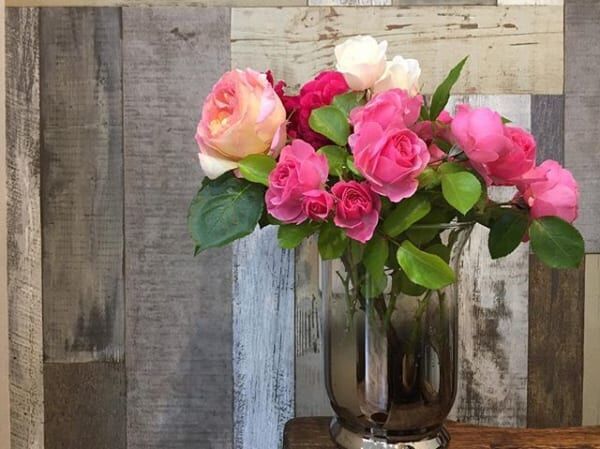 品格のある華やかさが魅力 生花やドライフラワーを使ったバラの飾り方をご紹介 18年5月2日 ウーマンエキサイト 1 3