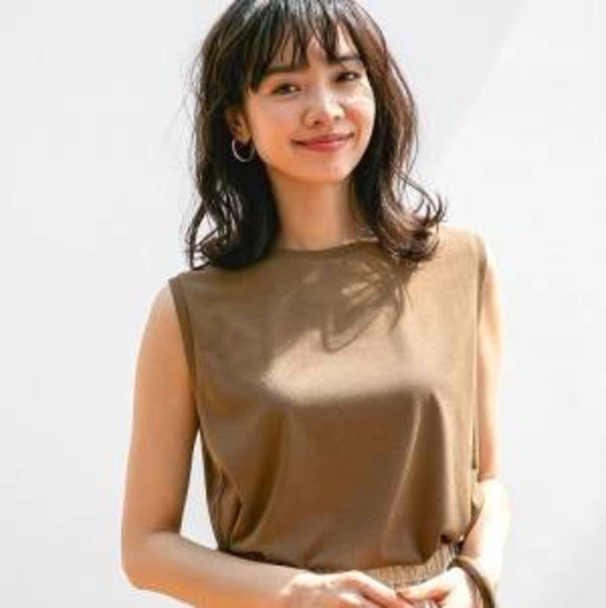 何枚も欲しくなる ノースリーブトップス を使った大人女子の夏コーデ 19年6月25日 ウーマンエキサイト 1 5