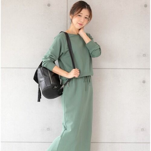 スウェットワンピースの着こなし15選 ワンマイル以上だっておまかせ 年10月18日 ウーマンエキサイト 1 4