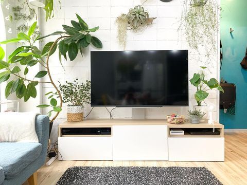 壁掛けテレビにしたい方必見 Diyや壁掛け風に見せられるアイデア 21年2月18日 ウーマンエキサイト 1 4