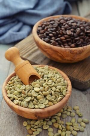 Green and roasted coffee beans