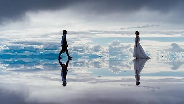 「そんなことある？」ハネムーンに訪れた地で偶然出会ったカメラマンと…全１１枚