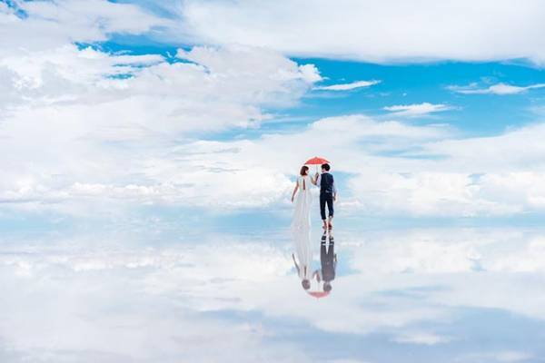 「そんなことある？」ハネムーンに訪れた地で偶然出会ったカメラマンと…全１１枚