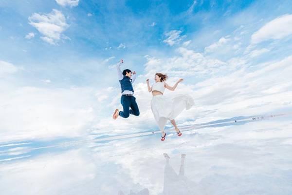 「そんなことある？」ハネムーンに訪れた地で偶然出会ったカメラマンと…全１１枚