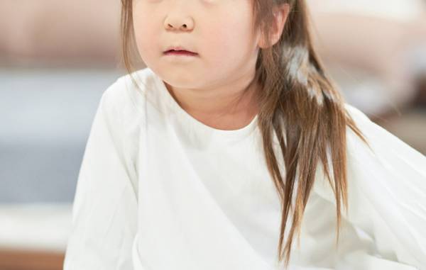 「人の数だけ箸を並べてね」　そういわれた３歳娘の『質問』に、吹き出す人続出！