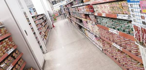 「さすがイオン」「イオンの本気を見た」　カップ麺の買い占めが問題視されると…？