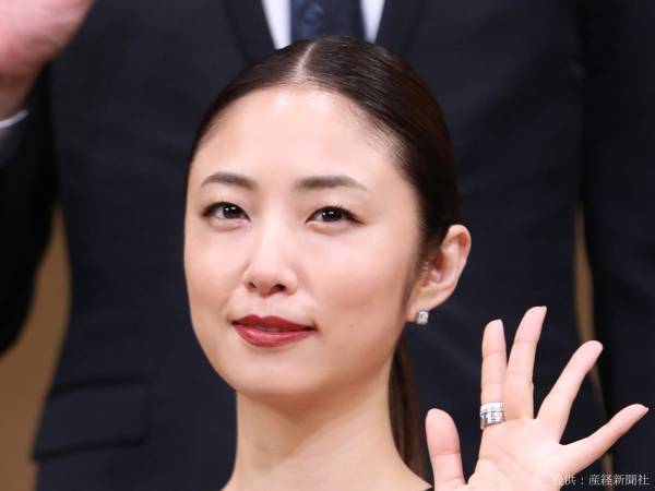 MEGUMIがセクシーショットでファンを悩殺！　コラボ企画が「オシャレすぎる」と話題