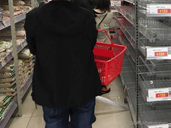 スーパーの店員がウケてくれた！　見た人々を笑顔にしたマスクがこちら