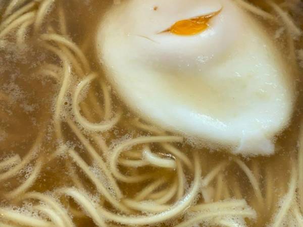 ラーメンの写真に、２９万人が爆笑！　その理由は『玉子』にあった？