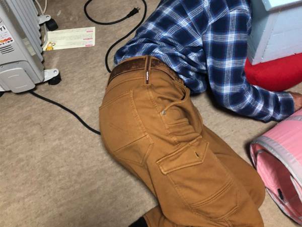 なぜそこで…　酔ったお父さんが寝落ちした場所に９万人が大爆笑！