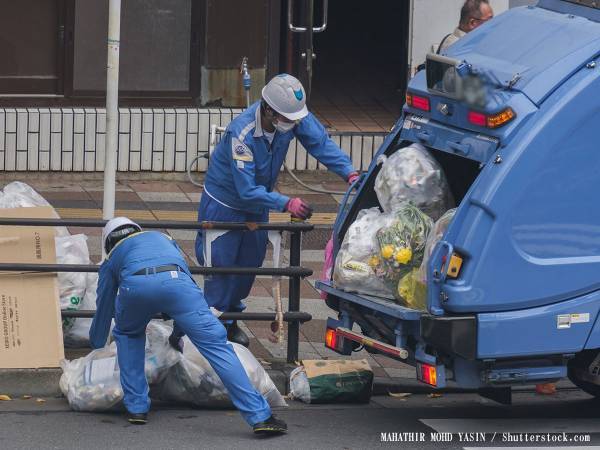 ゴミ収集の作業員へ…　『ある貼り紙』をしてゴミを出した母親に称賛の声が寄せられる