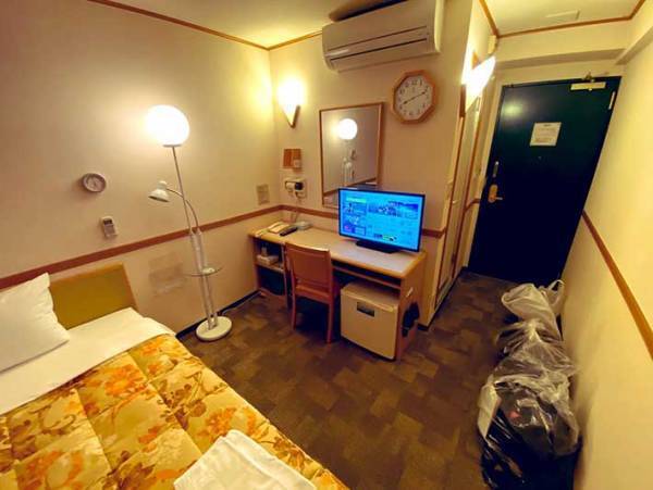 コロナ陽性で入院の男性　ホテルに移動した時、１通の『封筒』を渡され？