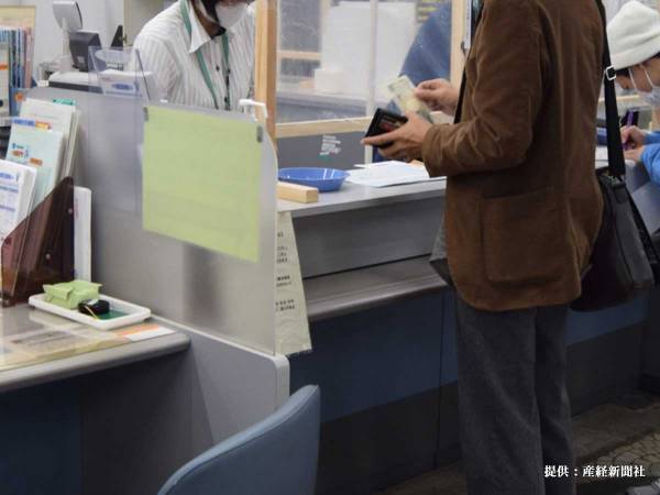 全国の市役所の窓口が！？　職員の手作り感あふれる『感染対策』