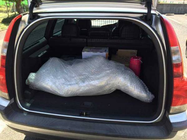 住人に通報された！『警察が来た時の車の写真』に「二度見した」「完全に通報案件」