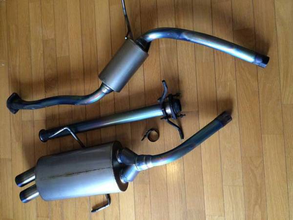 住人に通報された！『警察が来た時の車の写真』に「二度見した」「完全に通報案件」