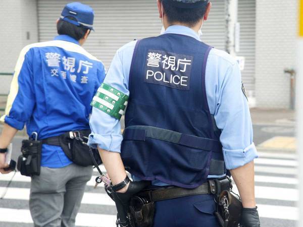 住人に通報された！『警察が来た時の車の写真』に「二度見した」「完全に通報案件」