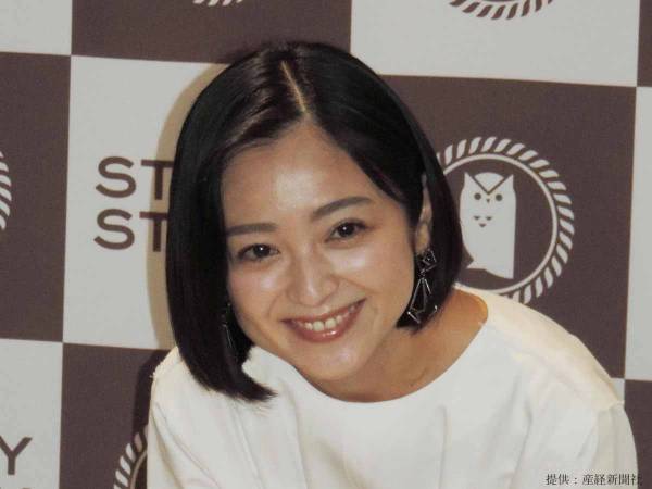 安達祐実が髪色をパープルピンクに大胆チェンジ！　「相変わらず子持ちに見えない」