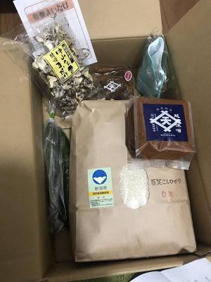 帰省を自粛したら『故郷からの荷物』が…　手紙の内容に「泣いた」「素晴らしい！」