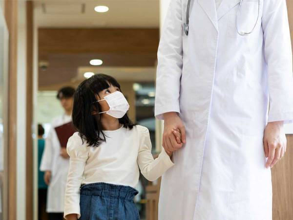 医療従事者への心ない差別に、厚生労働省が怒り　ネットで共感相次ぐ