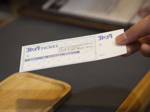 「この危機を乗り越えたい」　存続危機の映画館　ある『商品』を発売すると？