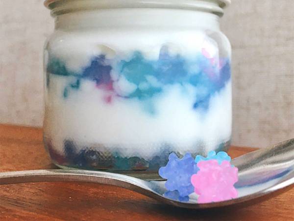 金平糖×ヨーグルトで、魅惑のスイーツに…　Twitterに投稿された写真に、１９万人が反響