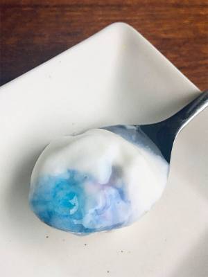 金平糖×ヨーグルトで、魅惑のスイーツに…　Twitterに投稿された写真に、１９万人が反響