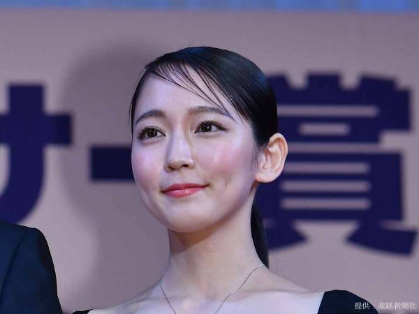 吉岡里帆が『風呂上がり』や『メガネ姿』を披露！　パピコのCMで見せた姿がかわいい