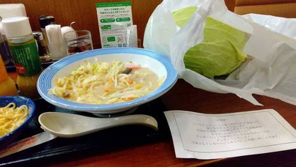 『リンガーハット』にちゃんぽんを食べに行ったら…　テーブル右側に置かれたものに驚愕