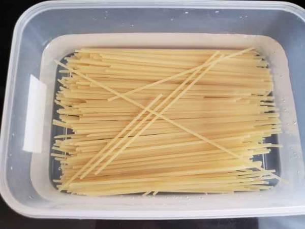 ゆで時間たったの１分　非常食にも使える「水漬けパスタ」は、とっても簡単！