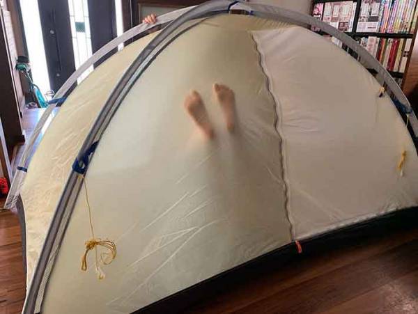 子供もママもきっと楽しい！自宅にテントを張ってみたら…