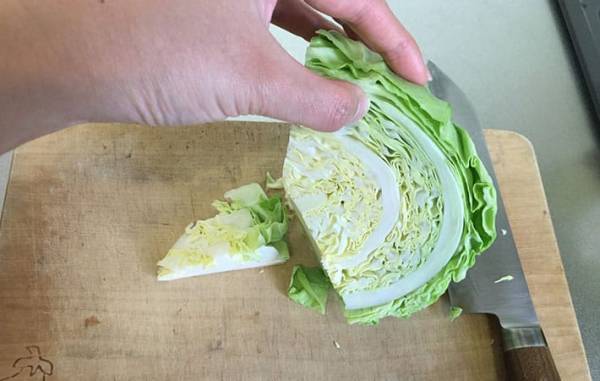 オタフクソースが公開した『キャベツの切り方』に「目からウロコ」「早速やる！」