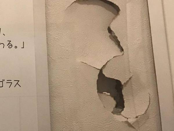 「ムカつく！」怒りで壁に穴を開けたら…親のまさかの対応に１５万人が爆笑