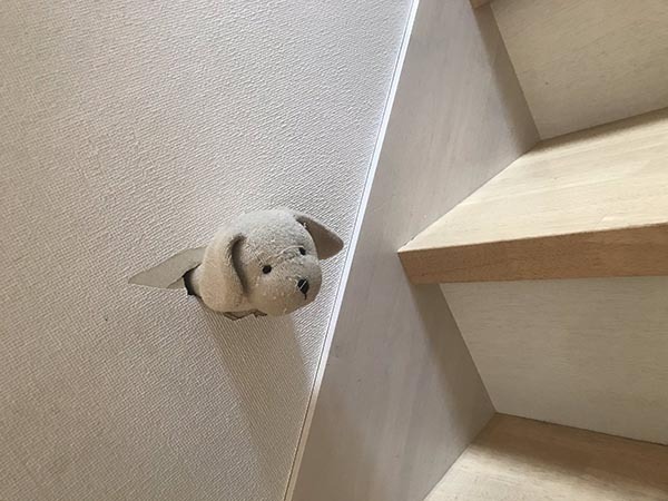 「ムカつく！」怒りで壁に穴を開けたら…親のまさかの対応に１５万人が爆笑