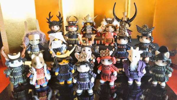 五月人形として飾られたのは？　手のひらサイズの『かわいさ』に惹きつけられる