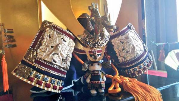 五月人形として飾られたのは？　手のひらサイズの『かわいさ』に惹きつけられる