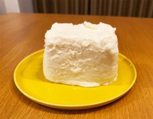 ヨーグルトのパックそのまま…　話題の『チーズケーキ』を作ってみると？「洗い物少ない」「簡単」